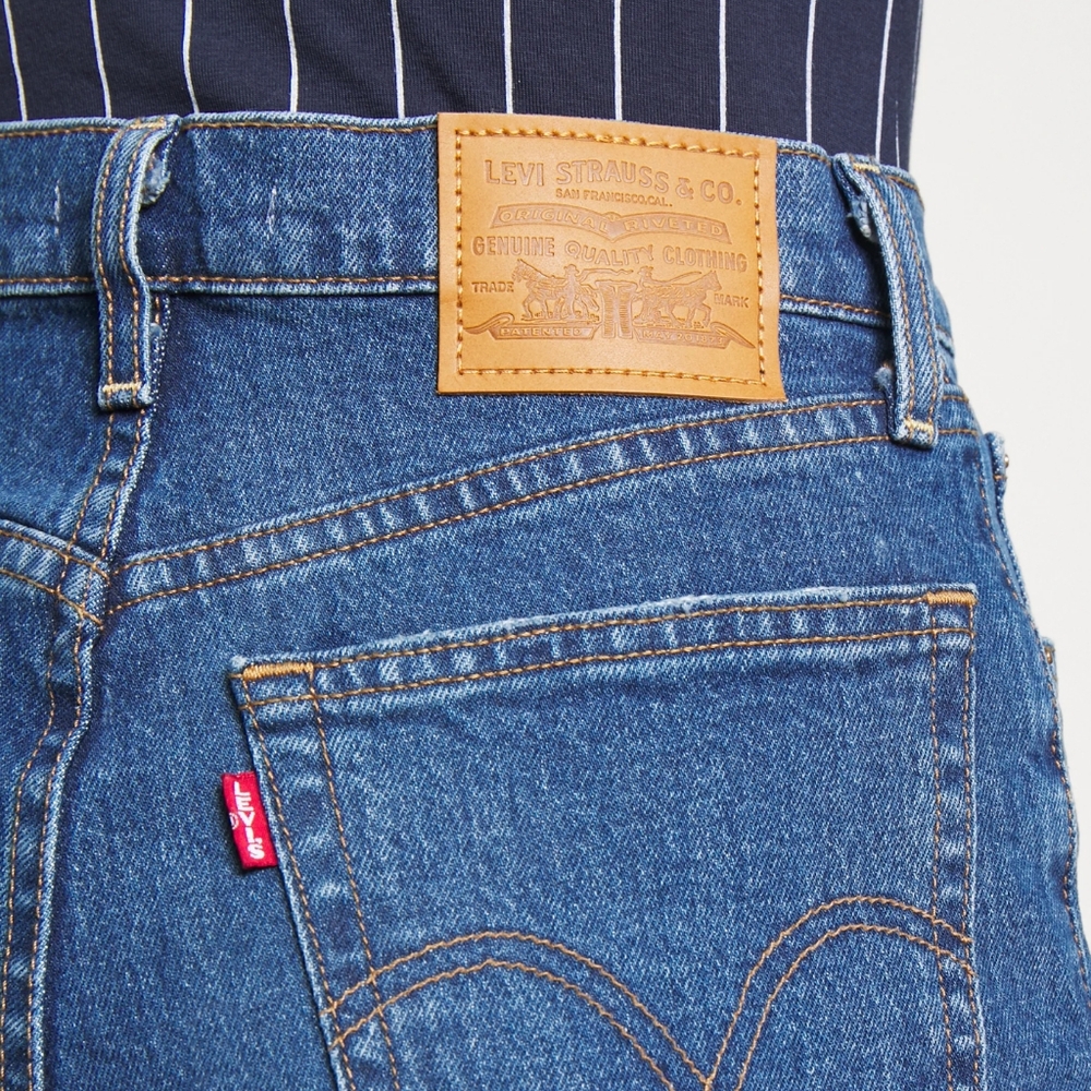 Levi's Ribcage Shorts - Picture 6 of 11